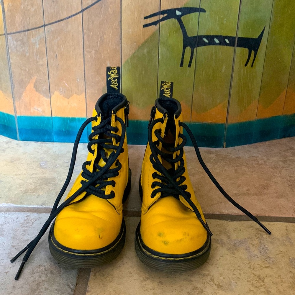Dr. Martens 1460J kids submarine yellow 8 hole combat boots US kids size 11 GUC